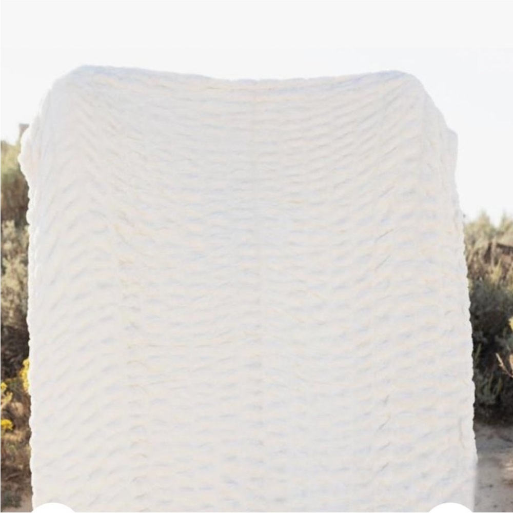 NWT Minky Couture Hugs, Cream, Grande Size, 60 inches x 84 inches - Picture 4 of 7